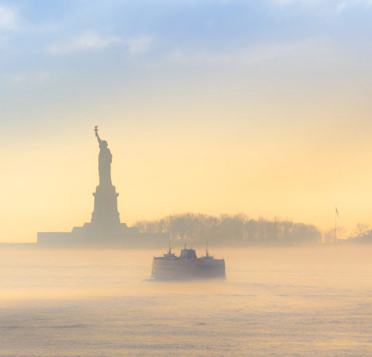 Staten Island Ferry met het Vrijheidsbeeld op de achtergrond