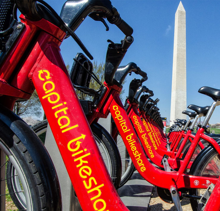 Met de handige stadsfietsen van Capital Bikeshare kun je heel Washington DC ontdekken op de fiets