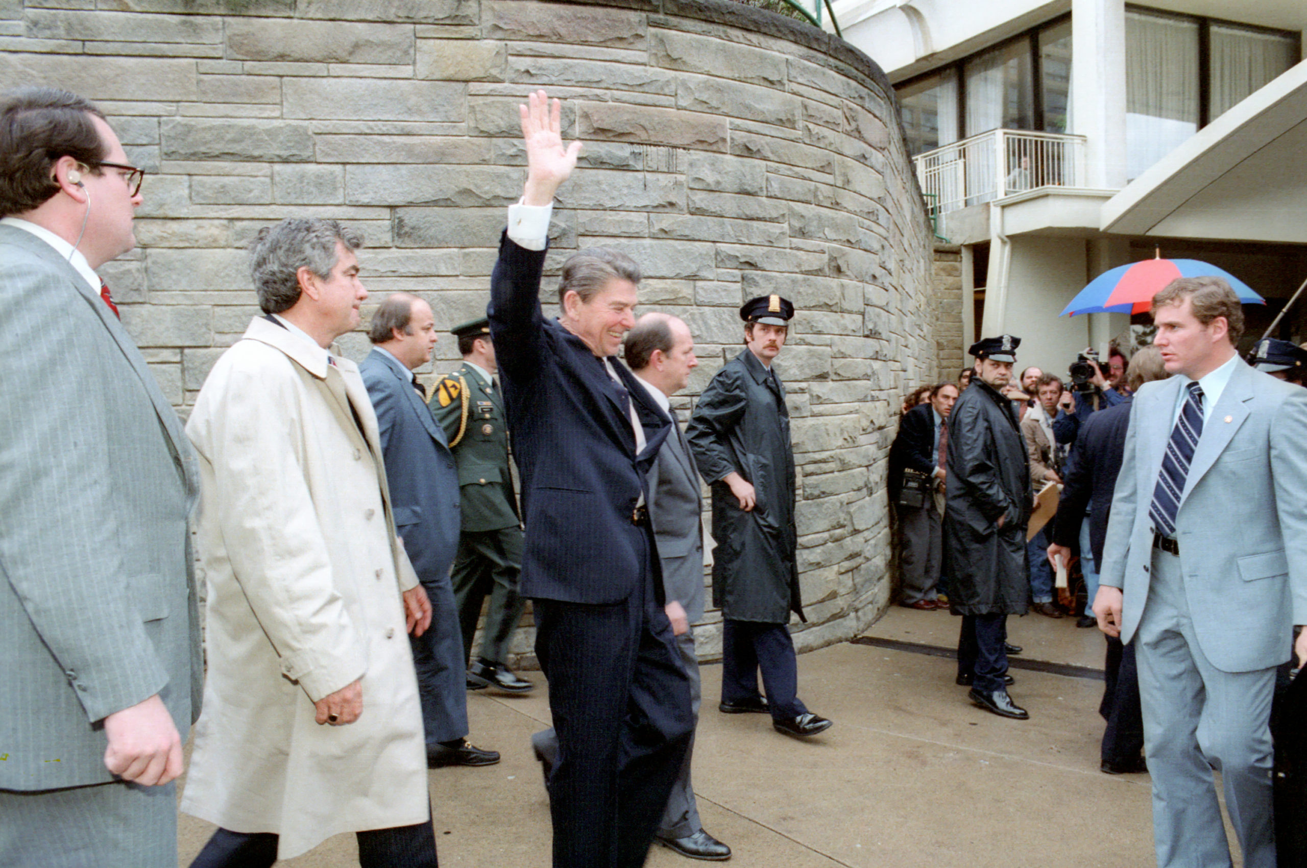 President Ronald Reagan vlak voor de aanslag in het Washington Hilton