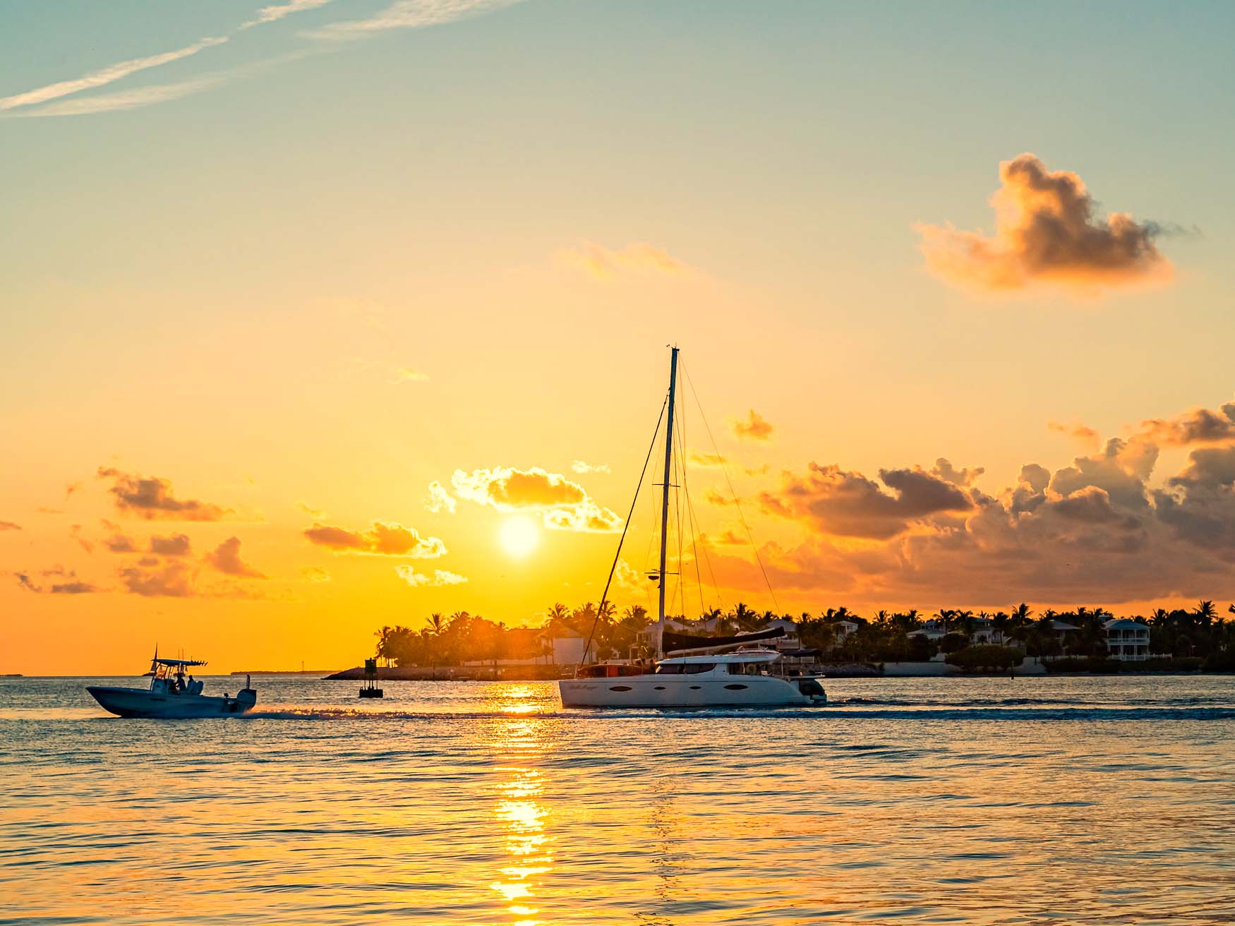 De oranje gloed van de zonsondergang in Key West, Florida