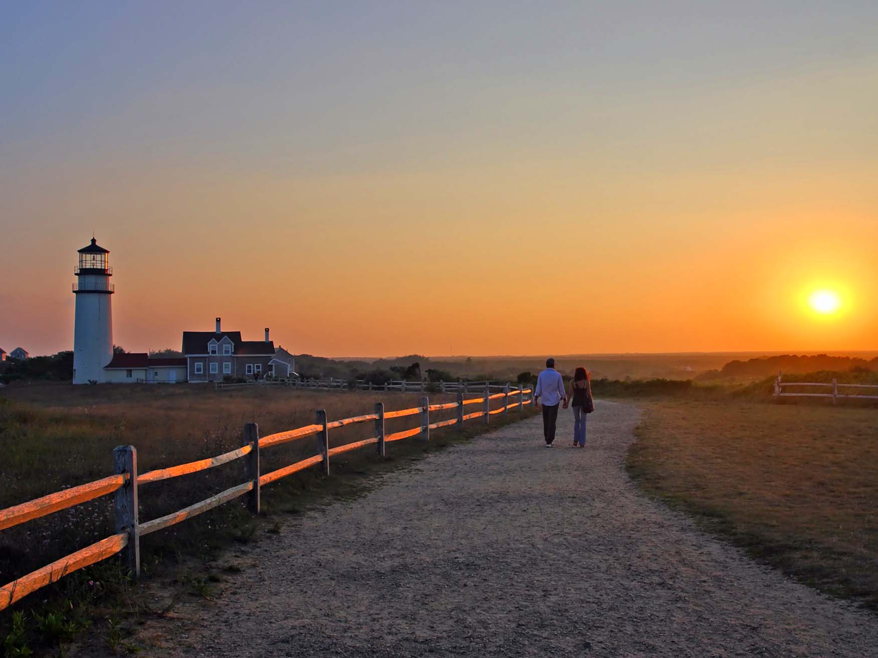 Vuurtoren tijdens zonsondergang in Racepoint Beach in Provincetown Massachusetts