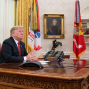 President Trump in de Oval Office van het Witte Huis in Washington DC