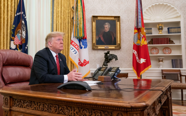 President Trump in de Oval Office van het Witte Huis in Washington DC